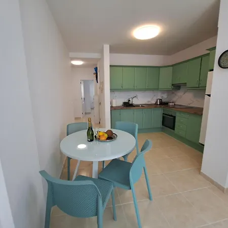 Apartman Brisa Two Bedroom With Amazing View And Pool